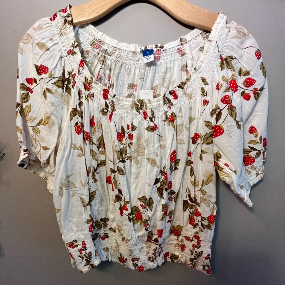 🌟 Old Navy | Strawberry Smocked Top